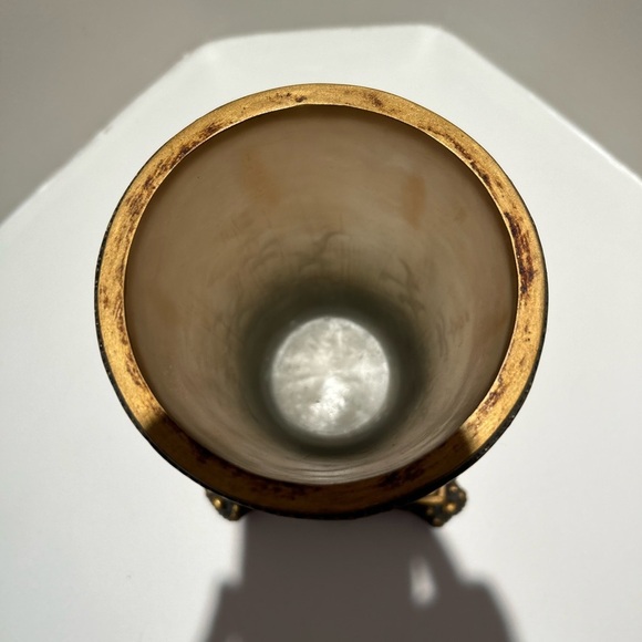 Elegant Vase - Picture 3 of 3